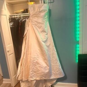 Vera Wang Cream Wedding Dress